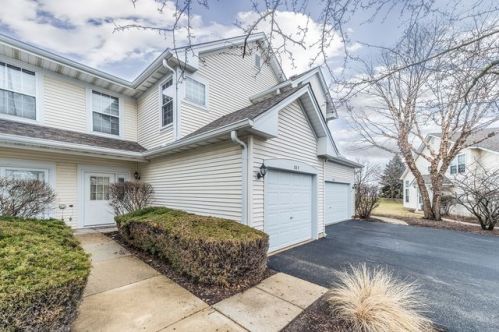 305 Canterbury Ct, Oswego, IL 60543-8430