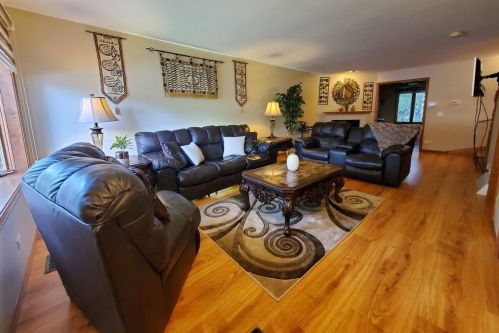 503 Blue Jay Ct, Mount Prospect, IL 60056-6077