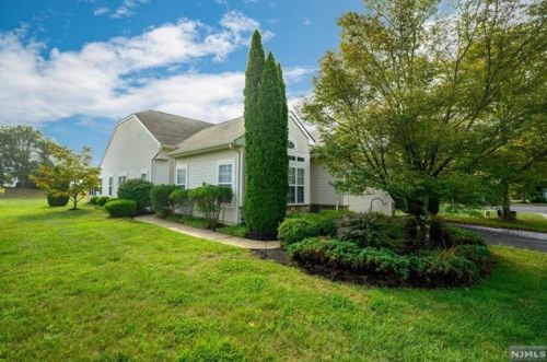 8 Marnier Ct, Lakehurst, NJ 08759-6223
