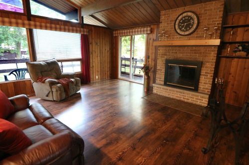 3717 Westwood Dr, Bull Valley, IL 60097-8833