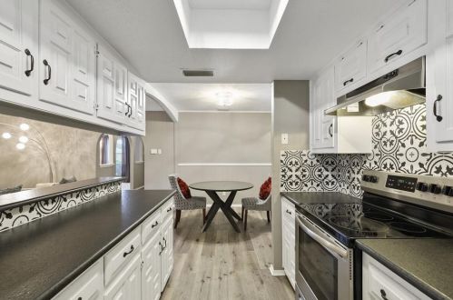 1413 Kingsbridge Dr, Garland TX 75040-3512 exterior