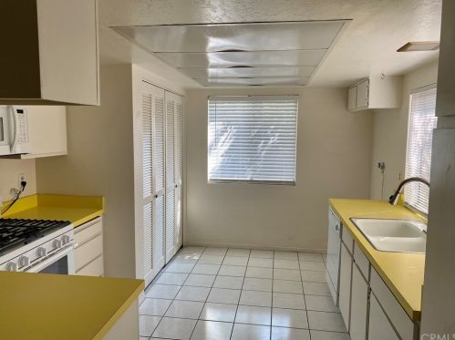 876 Daffodil Dr, Riverside, CA 92507-6344
