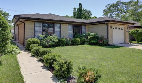 4519 Main St, Skokie, IL 60076-2031