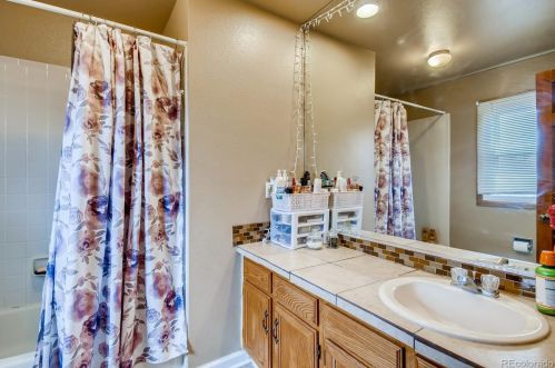 5897 Pagosa Way, Aurora CO 80011-4931 exterior