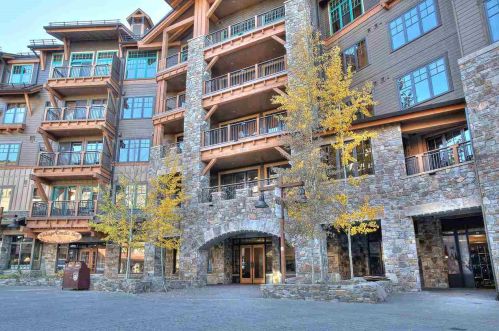 7001 Northstar Dr, Truckee CA  96161-4252 exterior