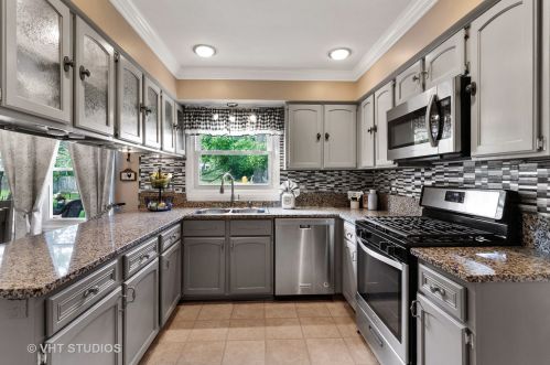 864 Burning Trl, Carol Stream IL  60188-9190 exterior