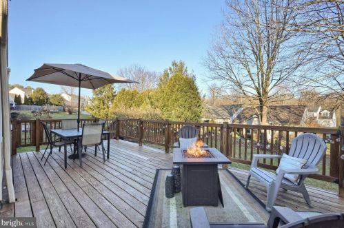 12 Mill Pond Dr, Lancaster PA  17603-7411 exterior