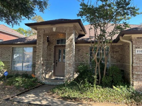 9103 Brimstone Ln, Austin, TX 78717-3021
