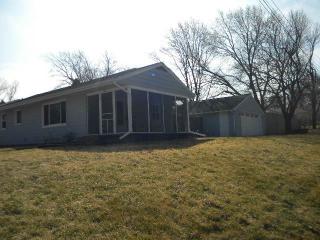 303 9th St, Pecatonica, IL 61063-9534
