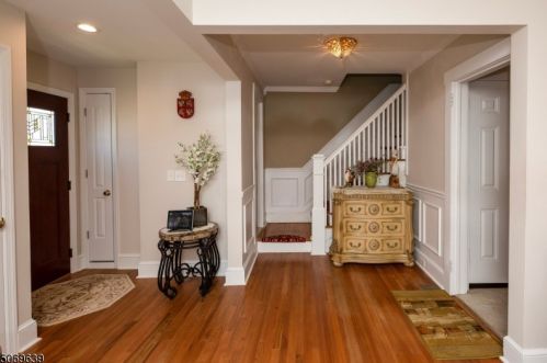 31 Colonial Ter, Springfield, NJ 07081-1919
