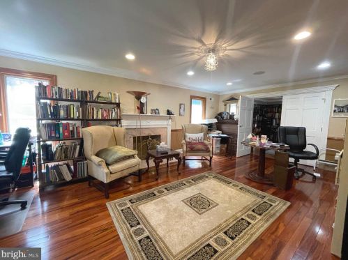 2053 Mayflower Dr, Silver Spring MD 20905-5564 exterior