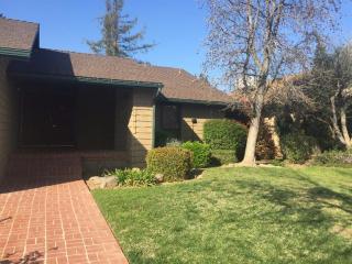 320 Niles Ave, Fresno, CA 93720-2070