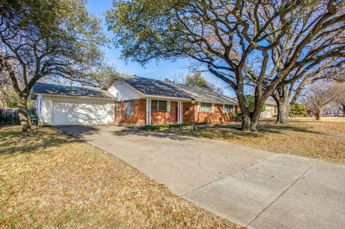 5216 Wharton Dr, Fort Worth, TX 76133-2609