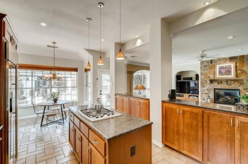 9904 Charthouse Cv, Austin TX  78730-3566 exterior