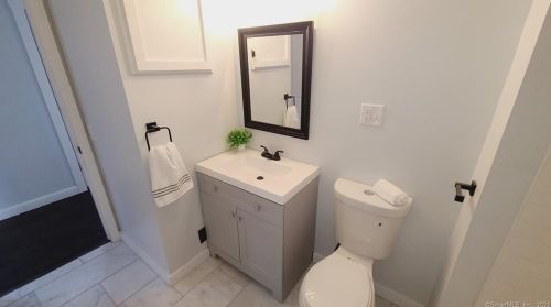 43 Wilcox Rd, Middletown CT  06457-5531 exterior