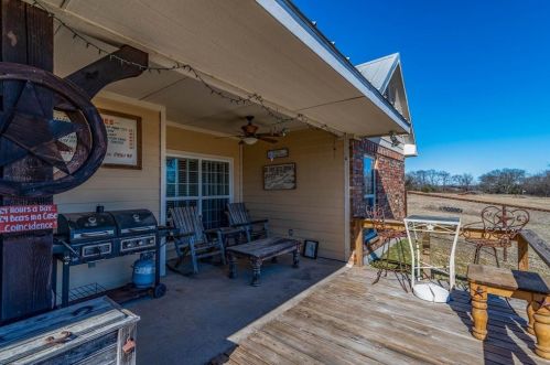 3064 Ball Rd, Whitewright TX 75491-6011 exterior