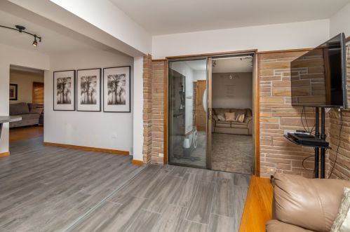 8316 Elmore St, Niles IL 60714-1943 exterior