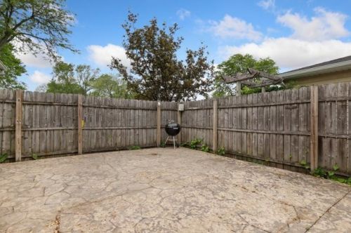 2600 Dove St, Rolling Meadows IL  60008-1666 exterior