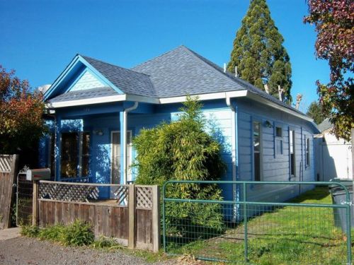 174 Tuttle Ln, Willits, CA 95490-3521