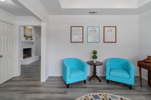 1917 Middle Gln Dr, Carrollton TX 75007-2418 exterior