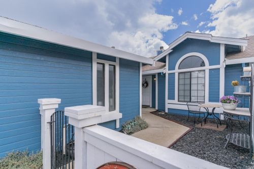 784 Meadowhawk Dr, Vacaville, CA 95687-7375
