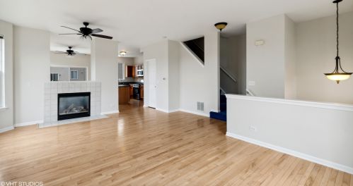 1606 Silvergate Ct, Gurnee, IL 60031-9134
