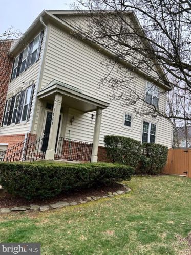 1208 Heritage Commons Ct, Herndon, VA 20194-1030