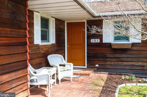 187 Valley Rd, New Schaefferstown, PA 19506-8686