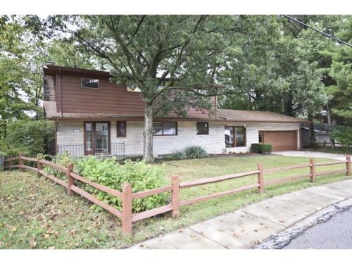 111 Point Bluff Dr, Decatur, IL 62521-5505