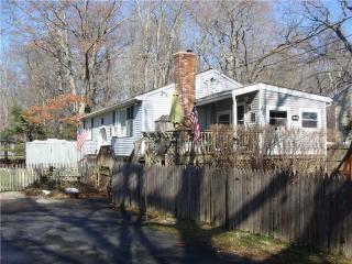 41 Winterberry Rd, South Kingstown, RI 02874-2488