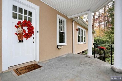 66 Malcolm Rd, Mahwah, NJ 07430-1842