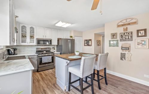 1151 Bradbury Cir, Carol Stream IL  60188-3903 exterior