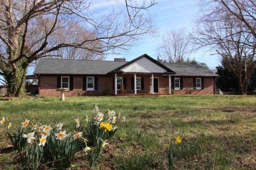 147 Brookbend Rd, Central, SC 29630-9024
