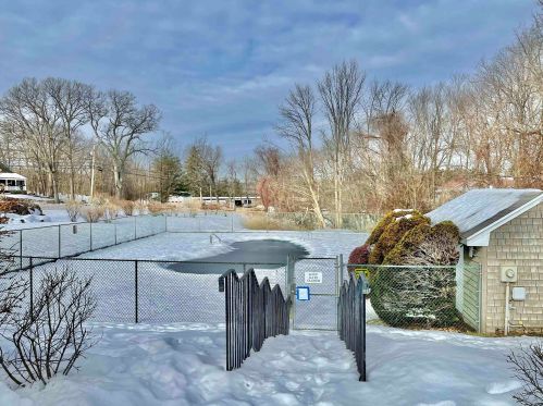 14-2 Oakwood Cir, Goffstown NH  exterior