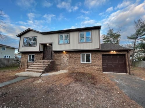 810 Lake Ave, Clark, NJ 07066-1249