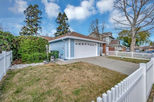 9440 Trenholm Dr, Elk Grove, CA 95758-6534
