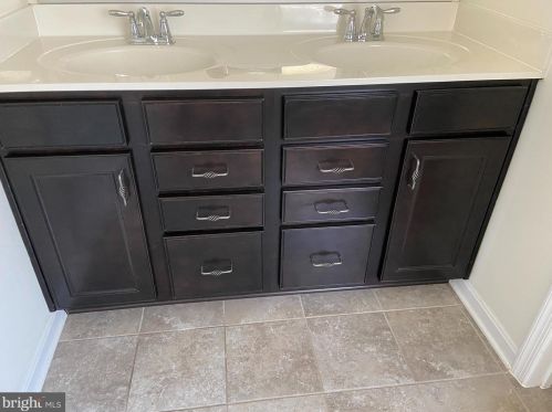 118 Un Rdg Dr, Charles Town WV 25414-4937 exterior