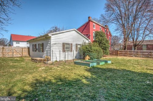 36 Academy Dr, Ephrata PA  17522-1321 exterior