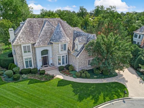 102 Ambriance Dr, Willowbrook IL  60527-0801 exterior