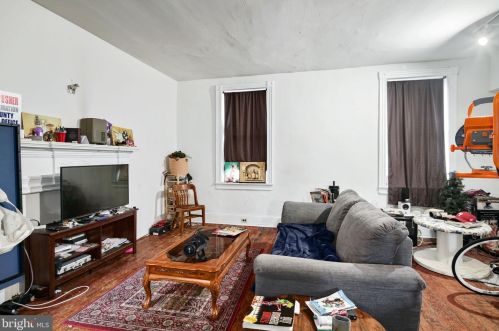 920 4 St, Philadelphia PA 19147-4104 exterior