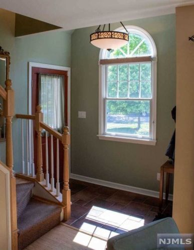 97 Thornbury Ave, Ridgewood, NJ 07452-2726