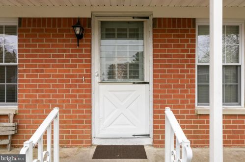 28 Bowie Dr, Lakehurst, NJ 08759-1937