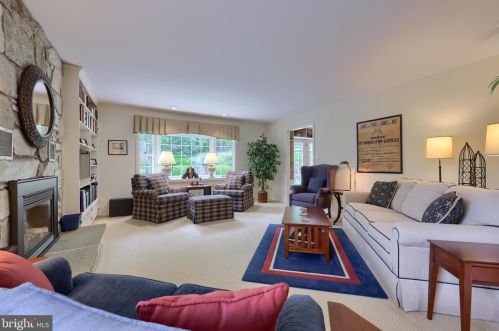 142 Bentley Ln, Lancaster PA  17603-6204 exterior