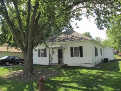 491 4th St, Livingston, IL 62058-1046
