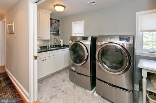 561 Crystal Lake Ave, Tavistock NJ 08033-2748 exterior