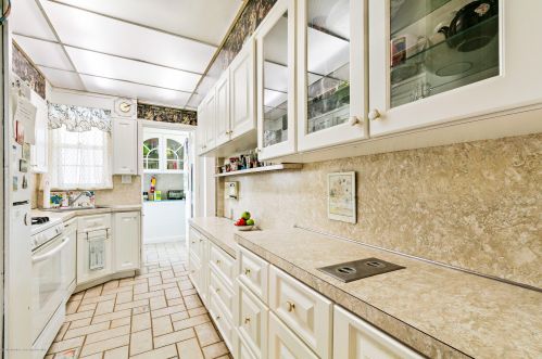 3 Deal Lk Ct, Tinton Falls NJ 07712-5116 exterior