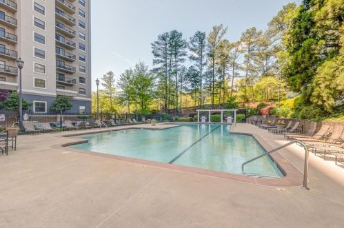 795 Hammond Dr, Atlanta GA  30328-5517 exterior