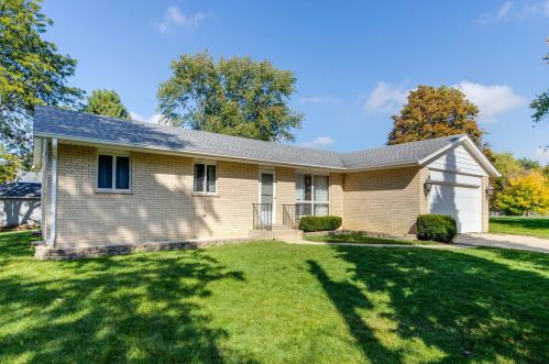 3622 Cheyenne Rd, Gurnee, IL 60031-5535