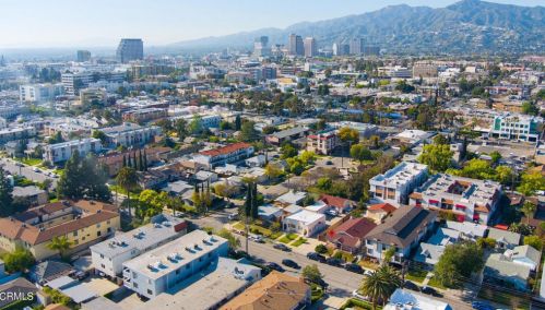 809 Lomita Ave, Glendale CA  91205-1617 exterior