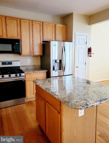 9740 Plaskett Forest Ln, Lorton VA  22079-2131 exterior